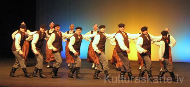 Vidējās paaudzes deju kolektīvs "Kurzeme"